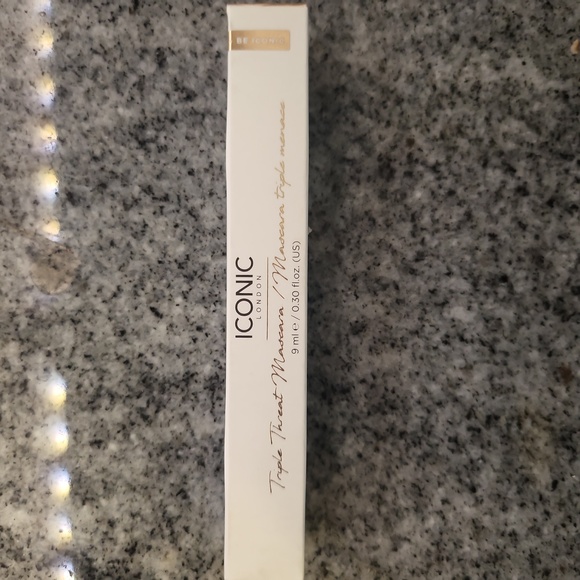 Iconic London Triple Threat Mascara in Black - Picture 2 of 4